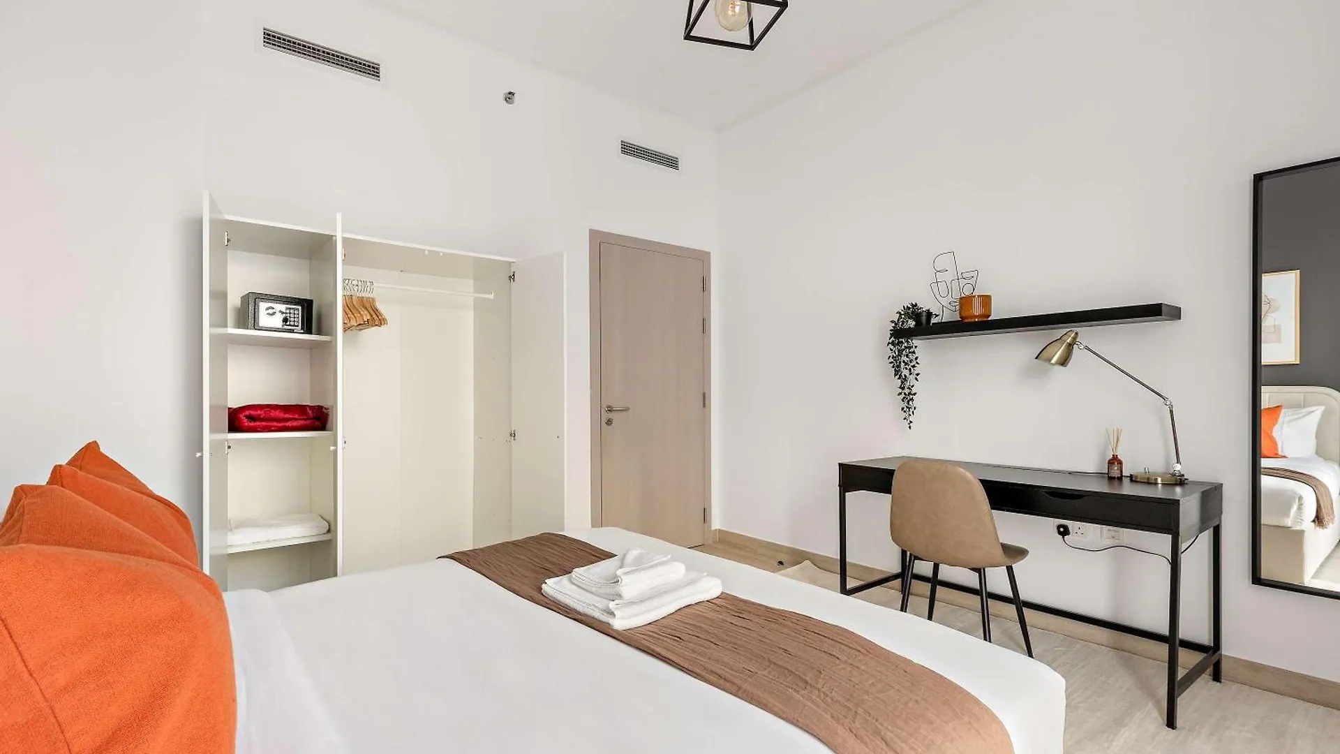 Apartment Silkhaus Grand 2 Bdr In Water'S Edge Near Canalside Abu Dhabi