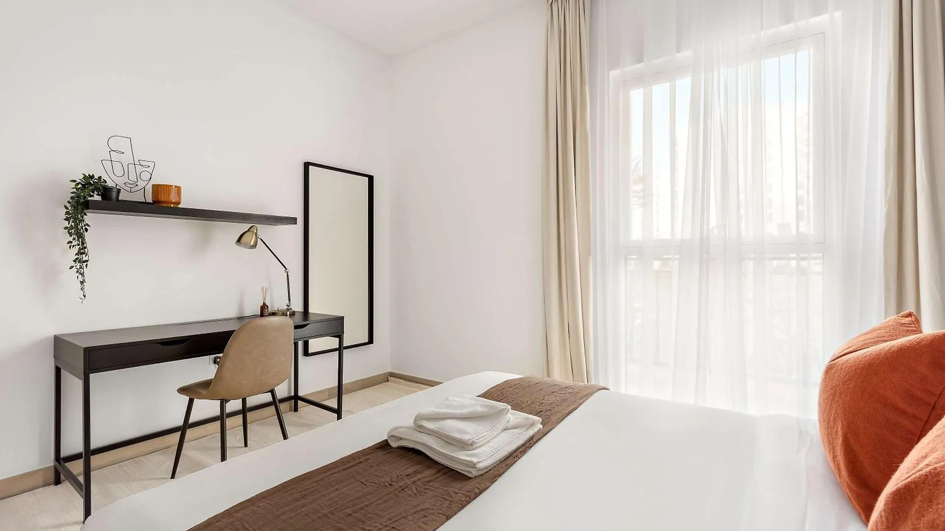 Silkhaus Grand 2 Bdr In Water'S Edge Near Canalside Abu Dhabi Apartment