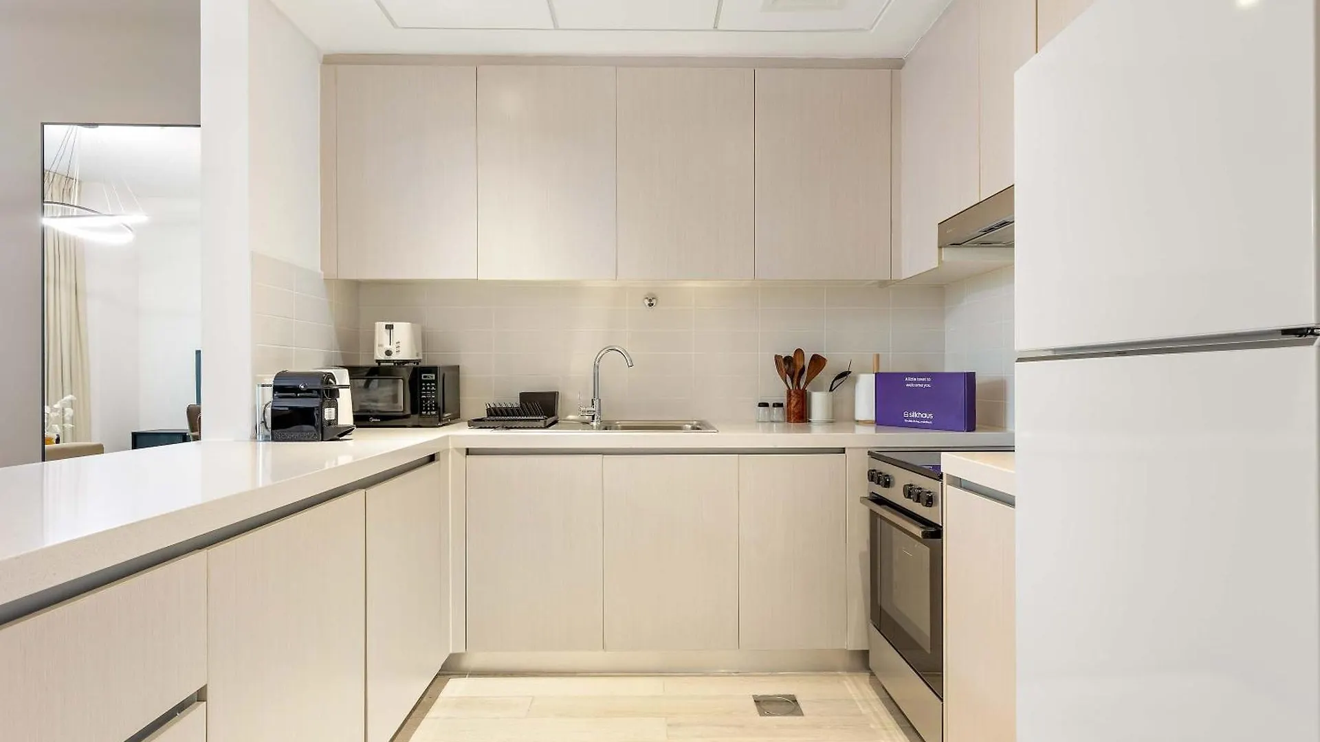 Silkhaus Grand 2 Bdr In Water'S Edge Near Canalside Abu Dhabi